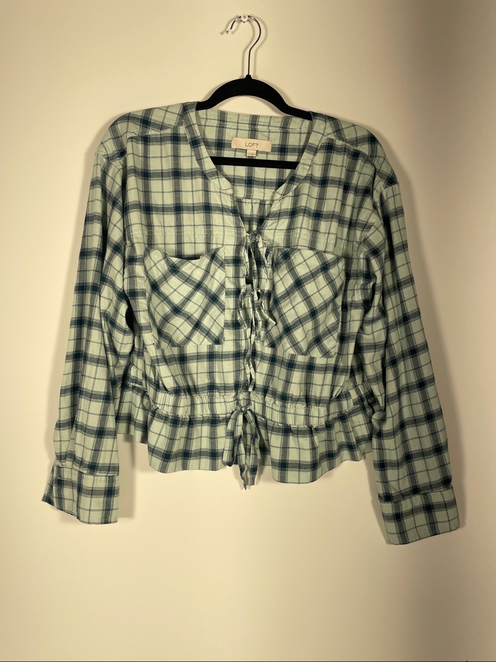 Loft women’s L flannel peplum tie front pull over shirt